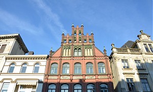 Am Mindener Marktplatz stehen noch manche historische Gebäude. -- FOTO: Maria Herzger --